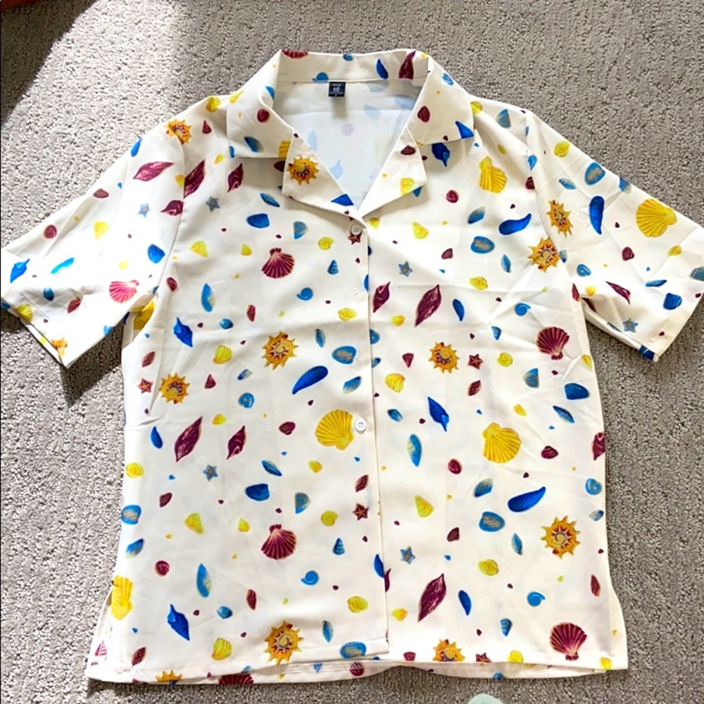White shirt with shell design